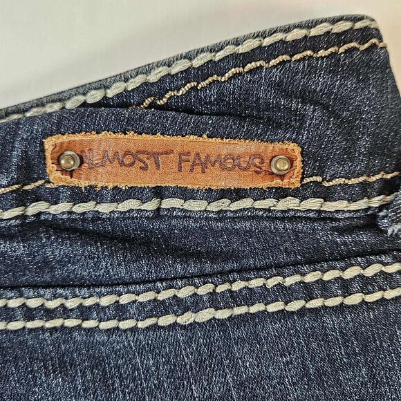 Almost Famous Women's Distressed Bootcut Jeans Sz 22 Med Wash Deco Pockets - Picture 11 of 12